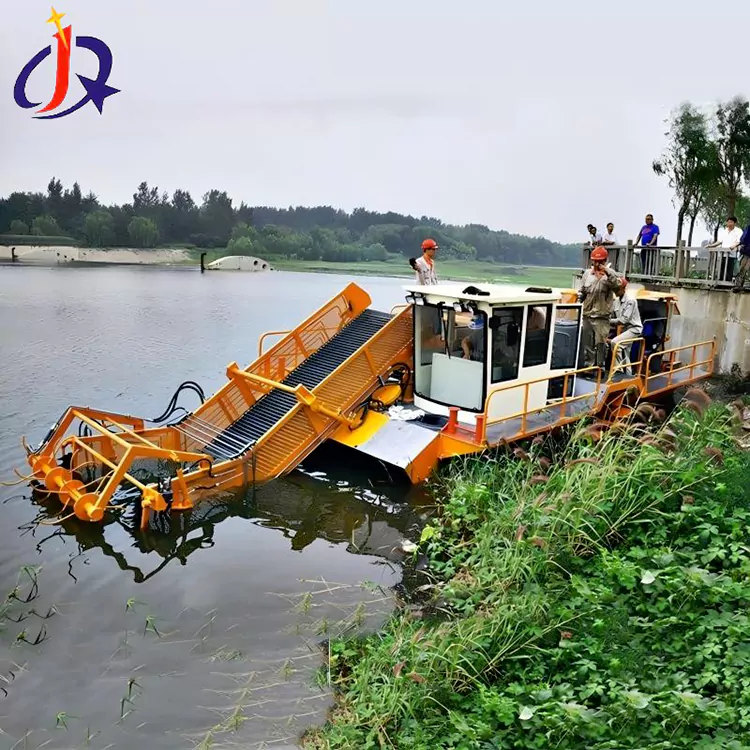 ഹയാസിന്ത് ആൻഡ് ഡക്ക് വീഡ് കട്ടർ ബോട്ട്